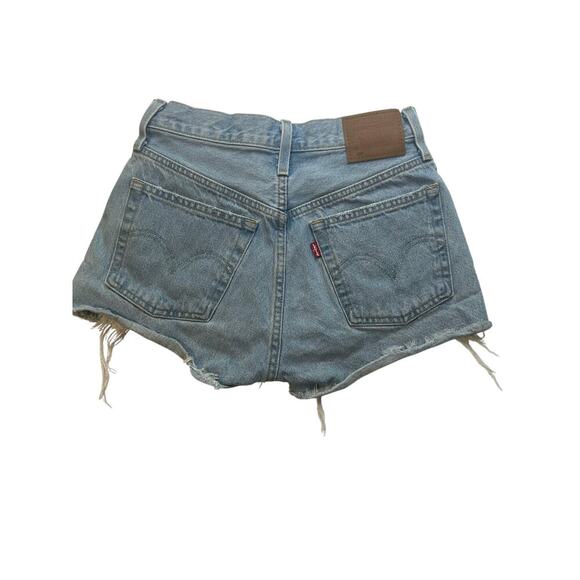 Women's Levi's 501 premium jean 2 1/2 " inseam button fly shorts size 25 - Picture 2 of 5